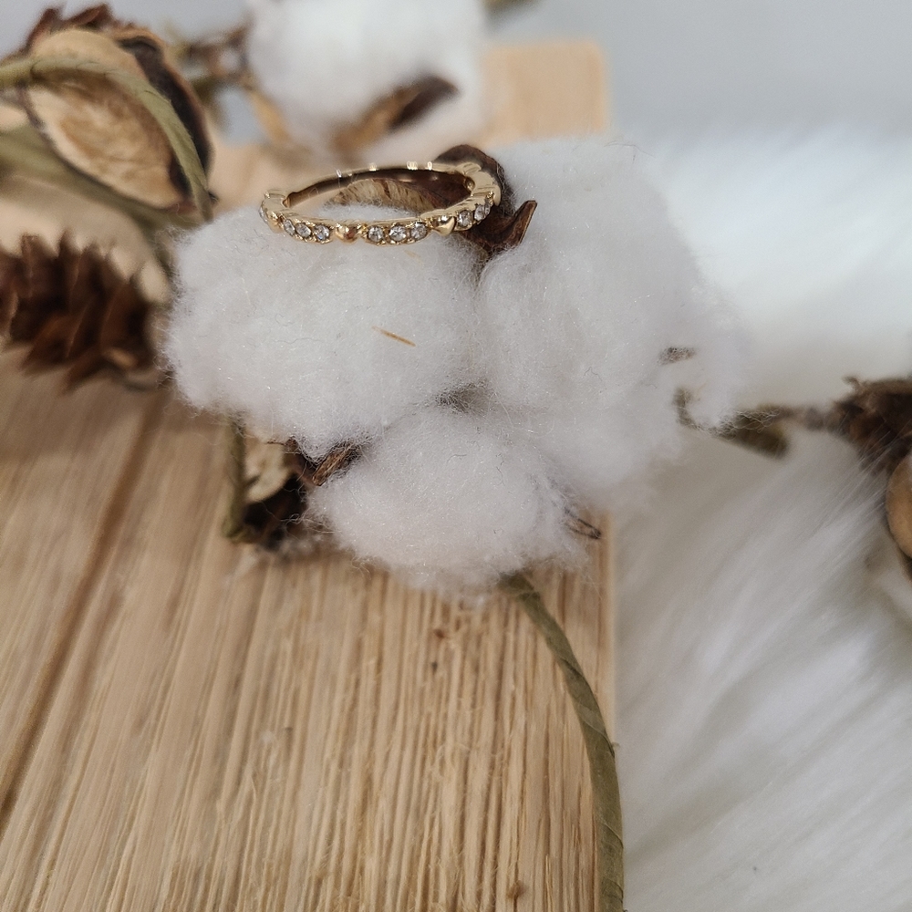 ππNEWππPRETTY!! Dainty Gold Ring with Tiny Hearts and Rhinestones ππ - Picture 8 of 13